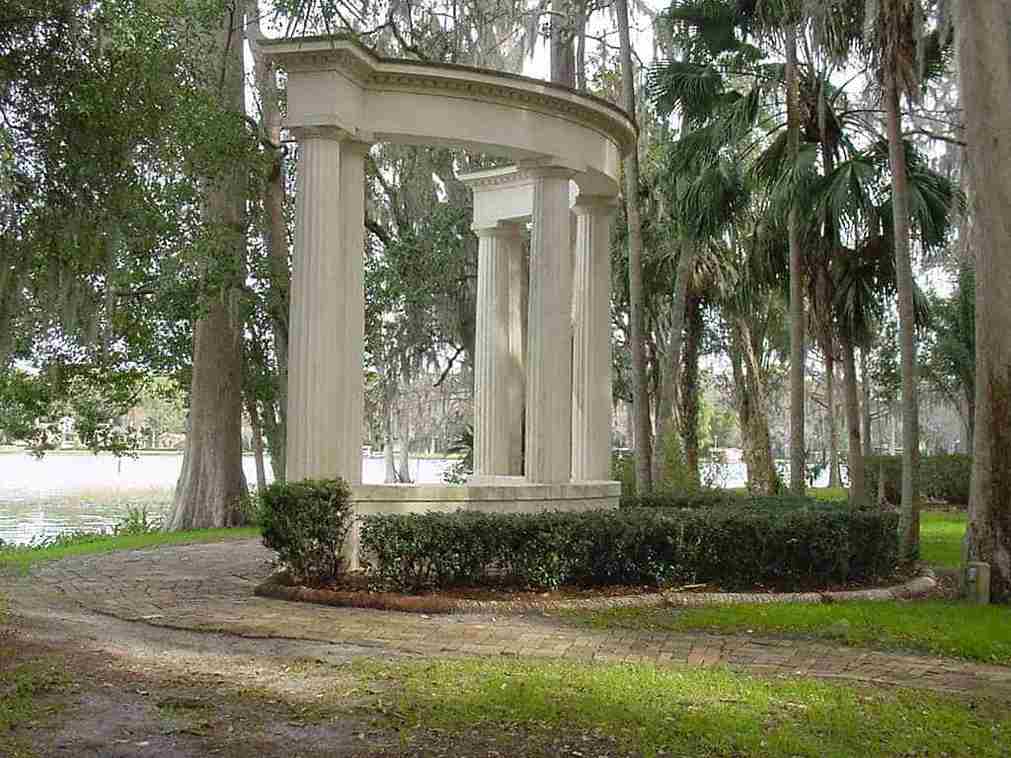 Unwind in Kraft Azalea Garden
