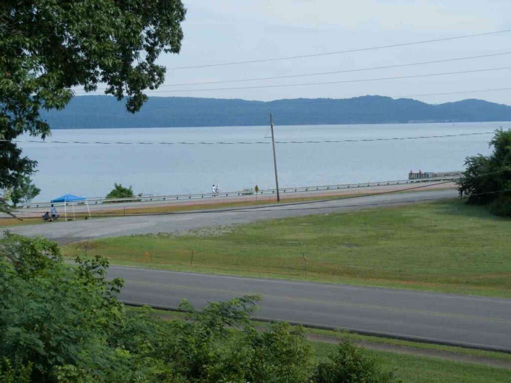 Stroll along the Sunset Drive Trail: